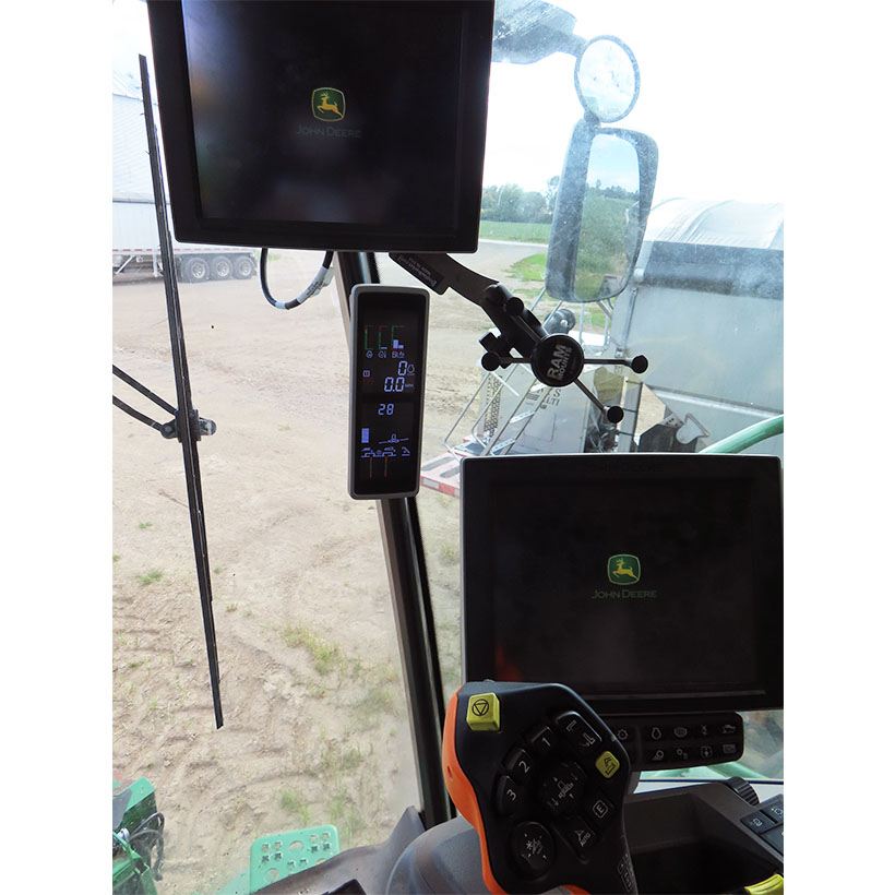 【Little Creek Run Farm】コンバイン運転席に設置しているモニター