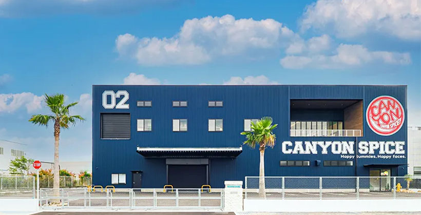 レトルトカレーのヒット商品が次々生まれる「ファクトリー02」