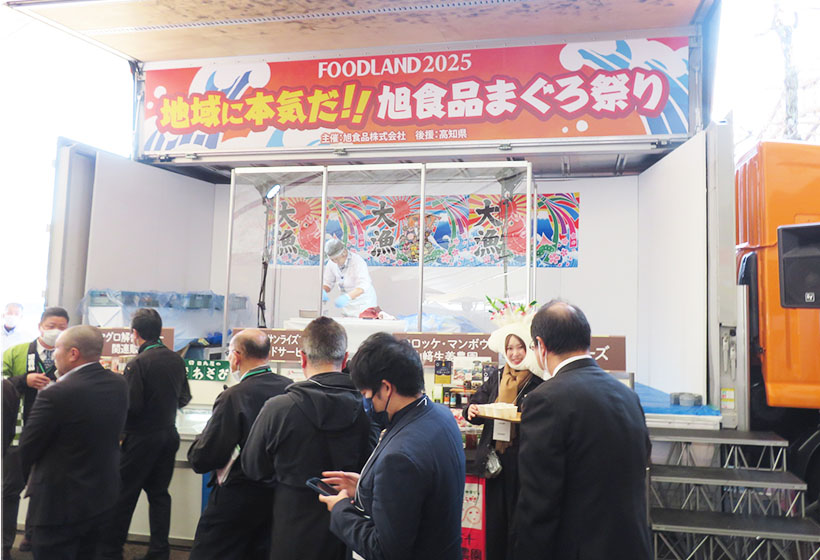 「フードランド2025」では、「本まぐろ解体ショー」が行われた