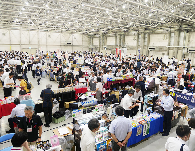 地域に根差した品揃えを実現するために継続的に行う「じもの商品大商談会」
