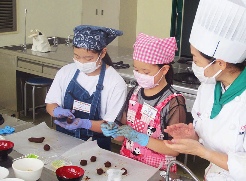 真誠ら「あいち野菜でつながるプロジェクト」　小学生が簡単調理学ぶ
