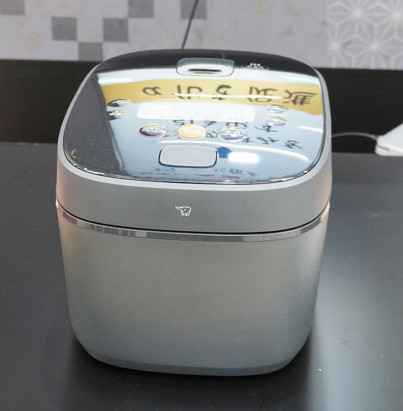 鈴茂器工と象印マホービン、酢飯作れる小型業務用炊飯器を
