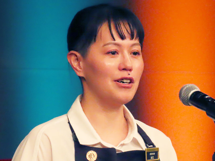 アルバイトフェローの部で優勝した白戸真衣子さん(広島LECT店)