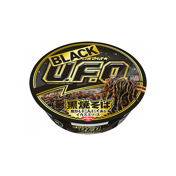 日清焼そばBLACK　U.F.O.＜黒焼そば　焦がしにんにく香るイカスミソー…