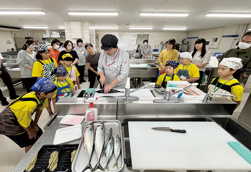 魚のプロ「イオン鮮魚士」が親子「おさかな教室」を開催!　イオンリテール南関東…