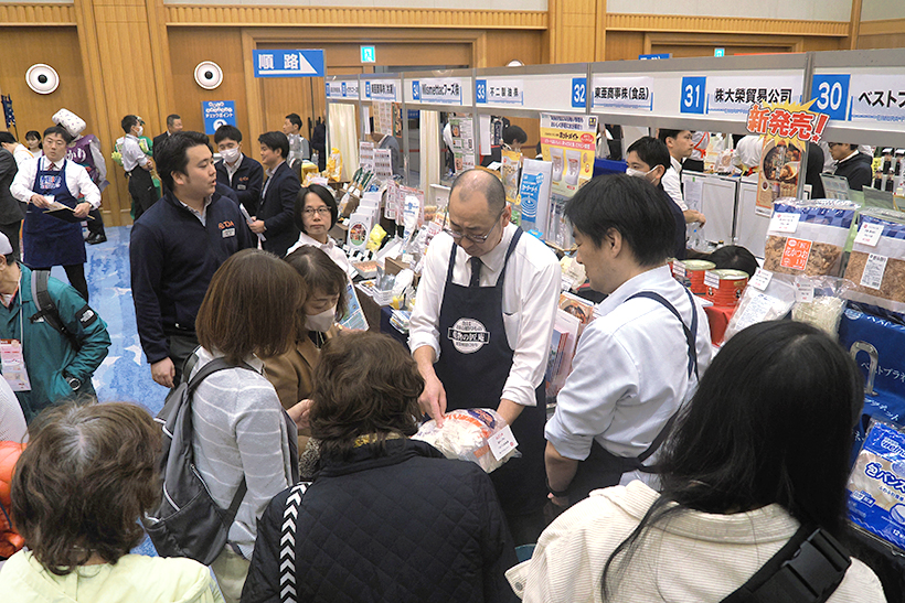 栄村商店、秋展示会にぎわう　今こそ食に笑顔を
