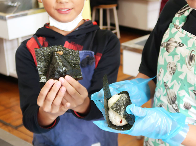 日本アクセス、こうや豆腐と海苔の食育授業