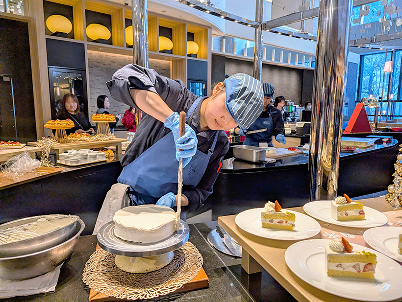 ヒルトン名古屋、クリスマススイーツビュッフェ開始　出来たてご褒美を