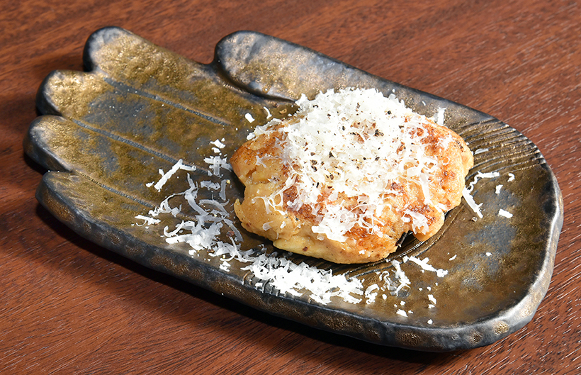 キラリと光る名脇役：酒に合う人気の創作料理　遊び心感じるメニューも