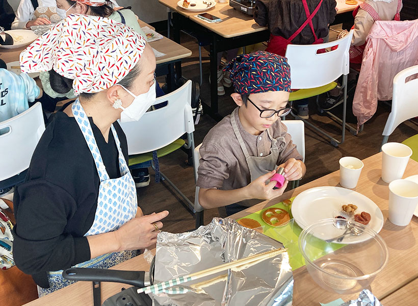 ヤサイな仲間たちファームと明治、楽しく食育体験　野菜収穫や親子でほうとう調理