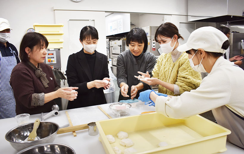 西村機械製作所、丸冨士と共同で国内米粉情勢を紹介　製パン体験も