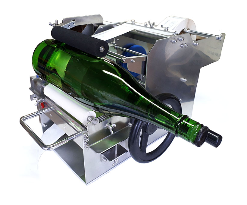 日下部ラベラー、ラベル貼付機が好評　小ロット最適な手廻式