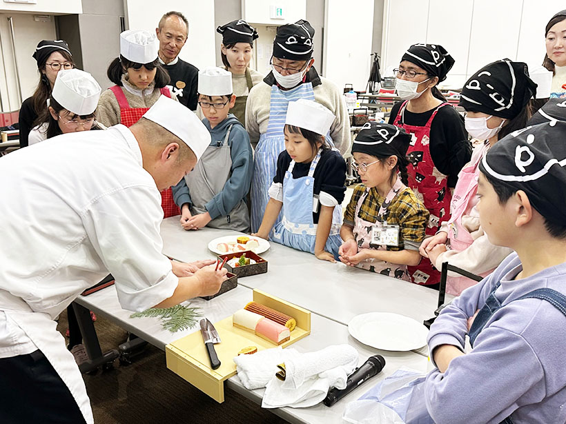 フジッコ、「おせちの学校」を開催　親子で黒豆食育体験