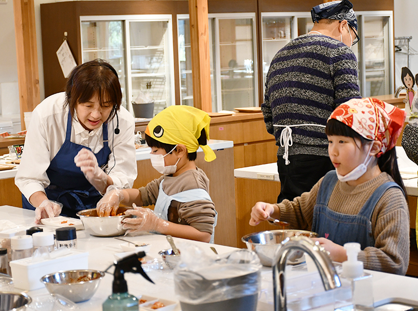 ピックルスHD、子ども食堂支援　野菜収穫で食育ツアー実施