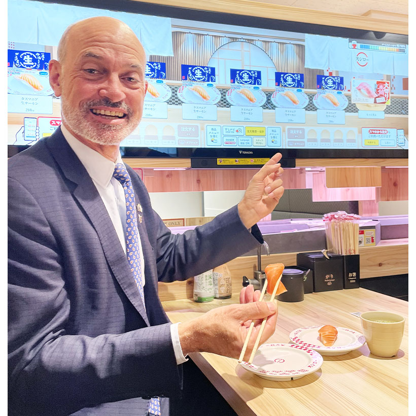 タスマニア州政府ガイ・バーネット副首相、スシローを訪問　フェア開催に感謝