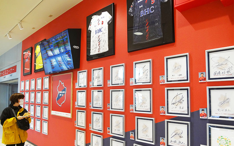 冬季東北流通特集：マルト　SC高坂店を改装　いわきFC応援に熱気