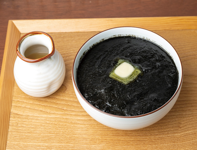 メニュートレンド：伝統と革新の真っ黒うどん　イカ墨カレー×うどんの黒白インパ&hellip;