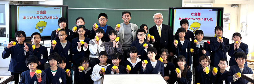 ポッカサッポロフード＆ビバレッジ、小学生にレモン食育　佐藤社長が講師