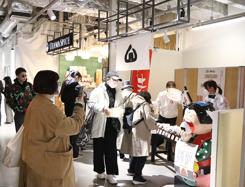 四日市ソウルフード「おにぎりの桃太郎」、名古屋出店で大盛況