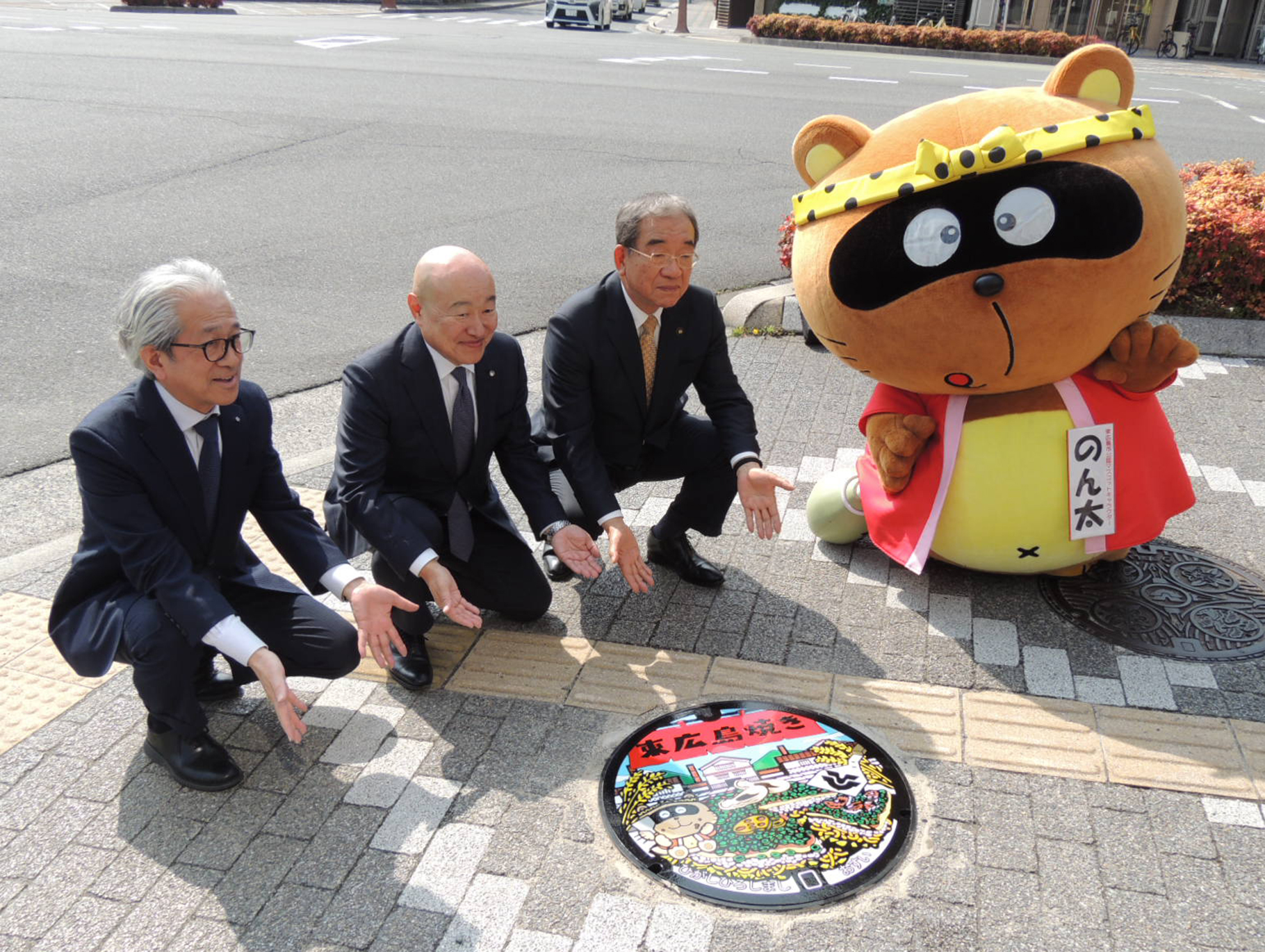 【速報】オタフクソース、東広島市にご当地お好み焼マンホール寄贈