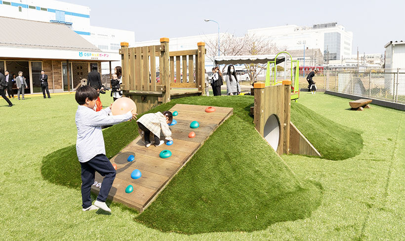 大阪シーリング印刷、工場敷地内に保育園を開設