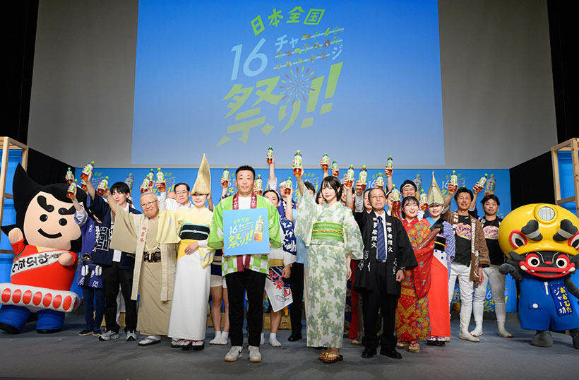 アサヒ飲料、「十六茶」16万本を配布　祭りとタイアップ