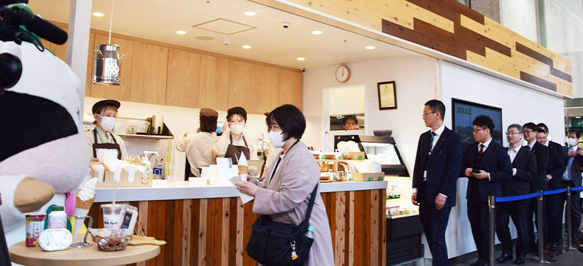 よつ葉乳業、「よつ葉ミルクスポット」オープン　道産生乳の良さ実感