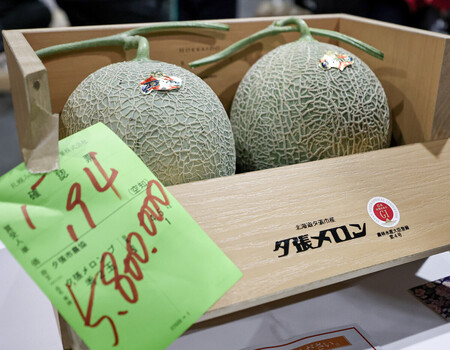 夕張メロン、史上最高値で落札＝２玉５８０万円―札幌初競り【時事通信速報】