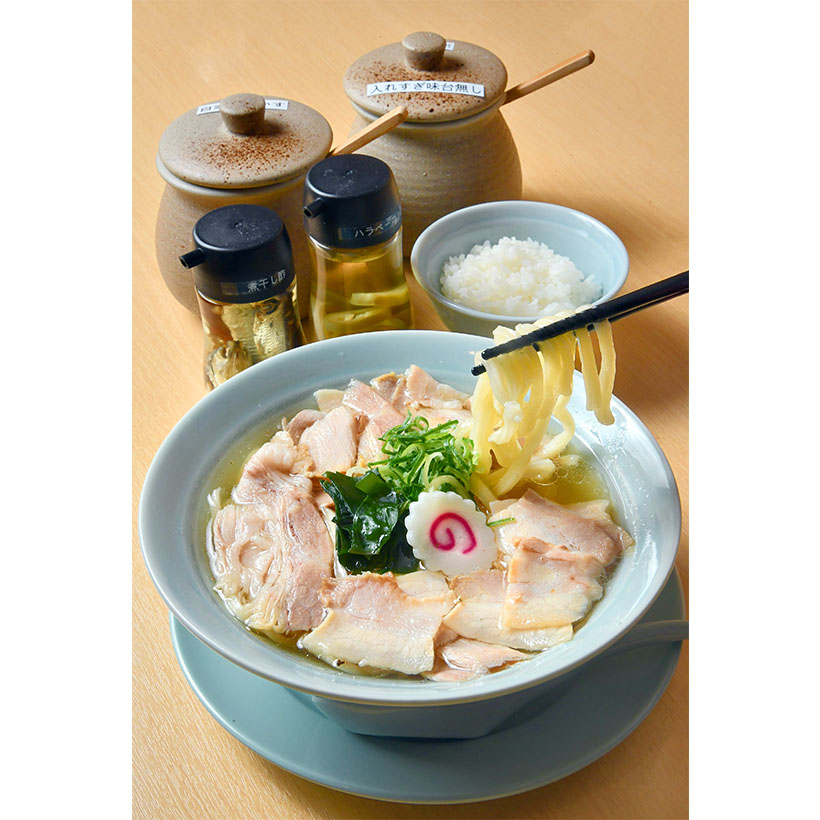 メニュートレンド：新発想！ラーメン×うどんのハイブリッド