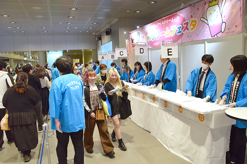 北海道アイスクリーム協会、札幌でアイスクリームフェスタ開催　雨模様も笑顔あふ&hellip;