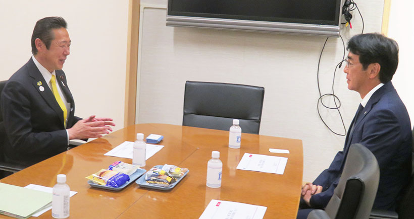黄川田内閣府特命担当大臣　食品ロス削減でローソン視察