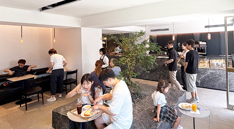 ニーズを掴む：小川珈琲　清水店オープン　京都で“100年先も続く店”