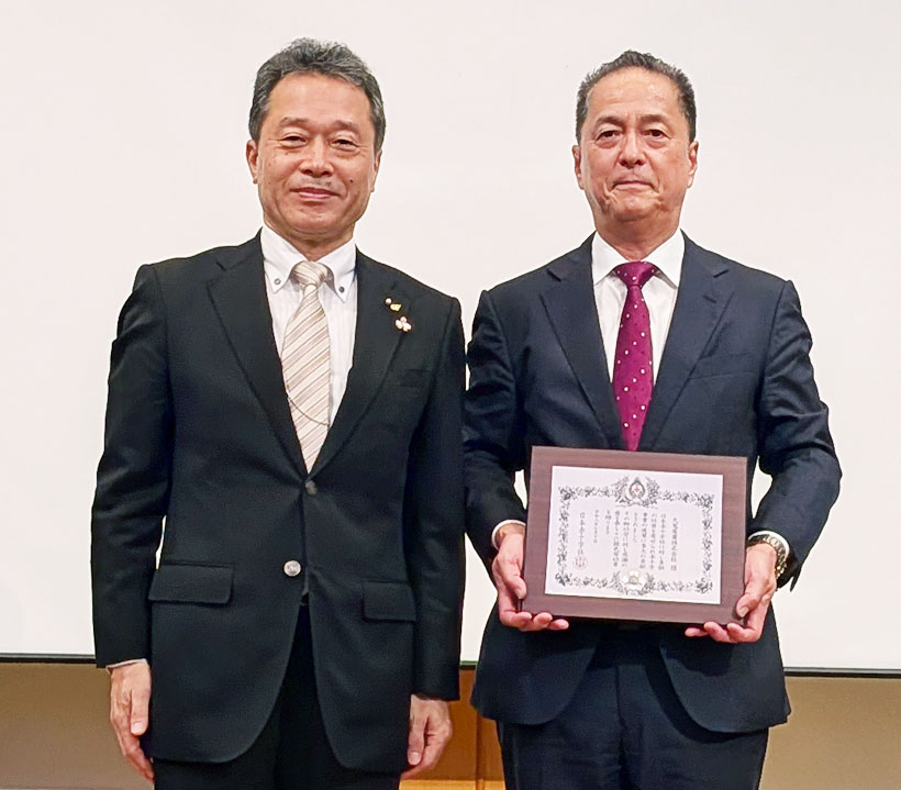九鬼産業、日赤から銀色有功章
