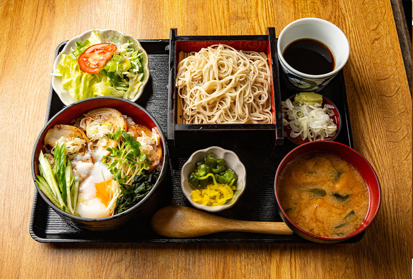 メニュートレンド：そば屋なのに人気のチャーシュー丼