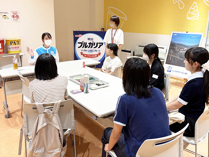 明治、企業オフィスツアー開催　女子中高生の進路応援