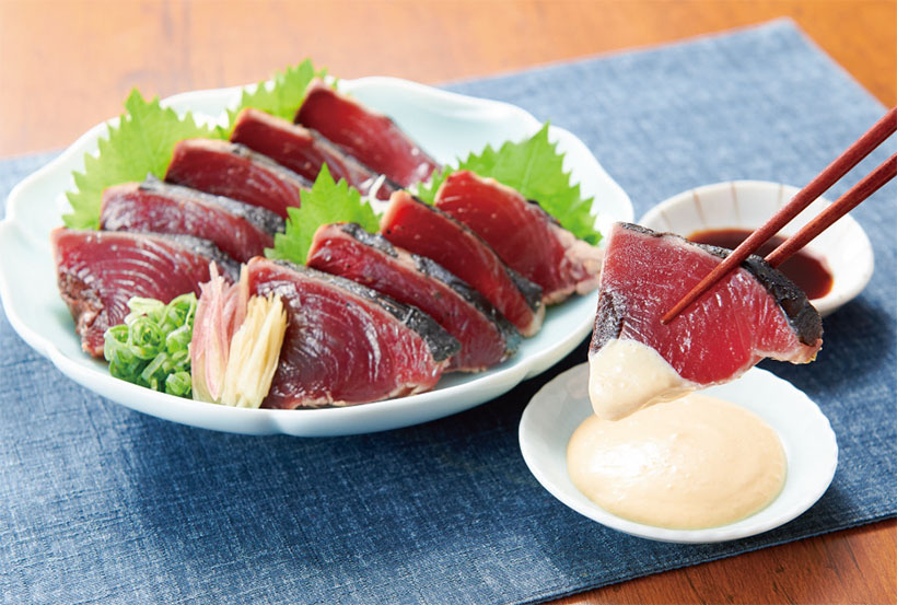 生ニンニクを配合したインパクトある味わいはカツオのたたきにもぴったり