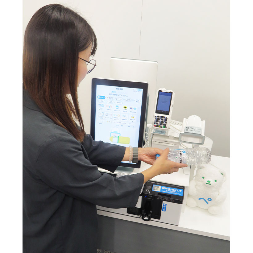 ファミリーマート、新型POSレジ導入　総労働時間2割削減へ