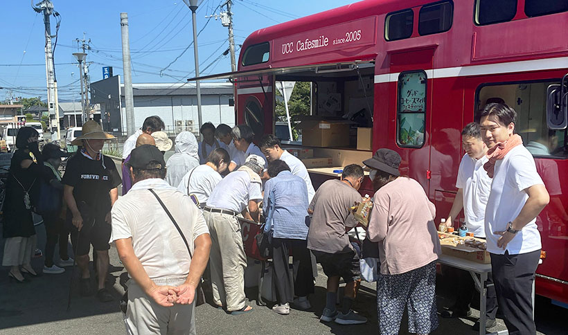 UCC上島珈琲、「カフェスマイル号」被災地支援に派遣