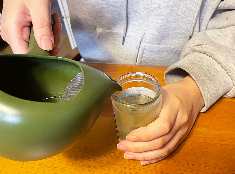 昆布茶市場　飲用拡大に「出汁割り」　酒類売場へ進出