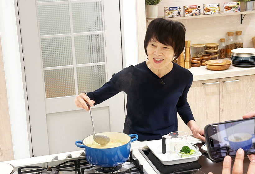 エスビー食品、栗原はるみトークイベント開催　パウダールウで手軽に手作り感